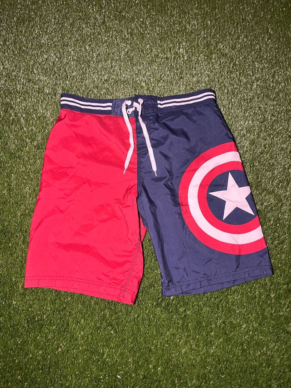Marvel Red and Navy Men’s XL Captain America Swim Shorts